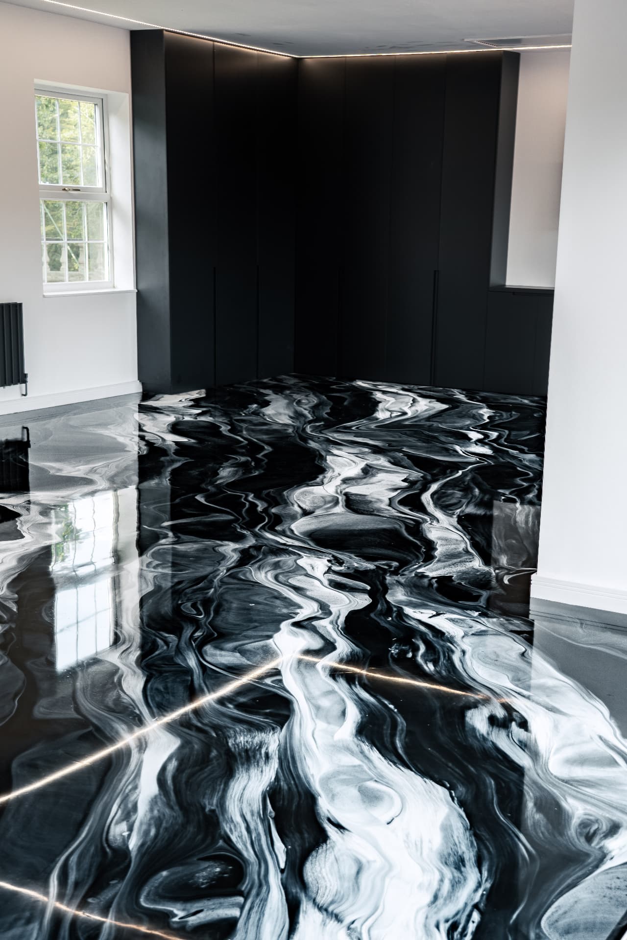 Resin-bound driveway installation example.