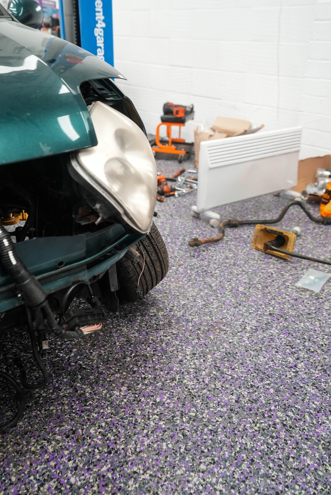 close-up detail of grey and purple Auto Flake vinyl chip resin floor texture